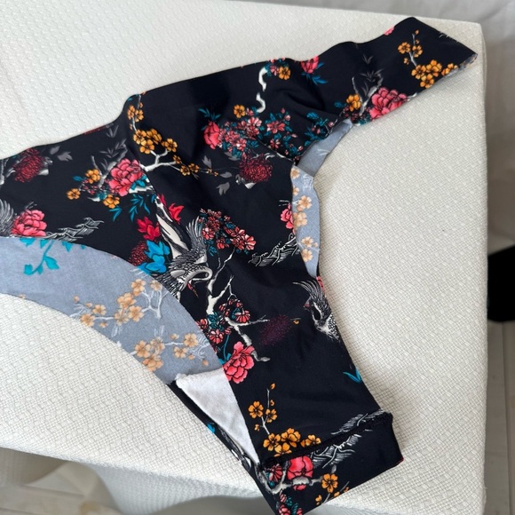 Black Floral Thong Panties by Splendies Size 1X NWT - Picture 8 of 8